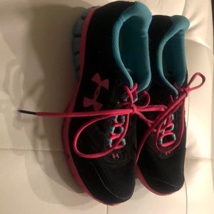 Under Armour tennis shoes Size 9
